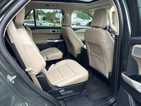 Used 2024 Ford Explorer XLT w/ Equipment Group 202A AWD/4WD image 31