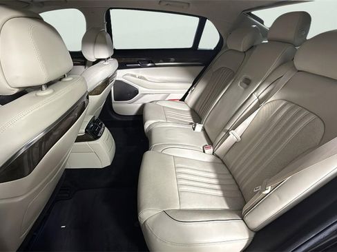 Used 2018 Genesis G90 3.3T Premium image 27