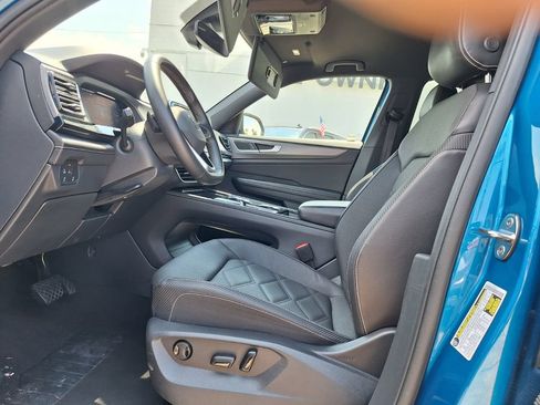 Used 2024 Volkswagen Atlas Cross Sport SE FWD image 12