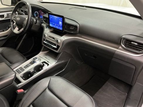 Used 2020 Ford Explorer XLT w/ Equipment Group 202A image 18