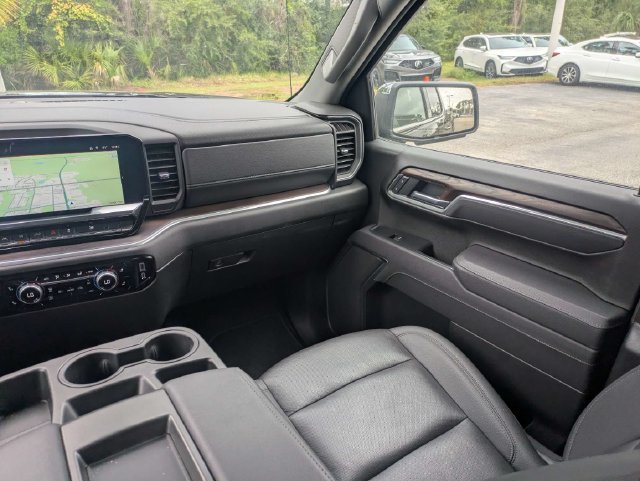 Used 2025 GMC Sierra 1500 SLT AWD/4WD image 16