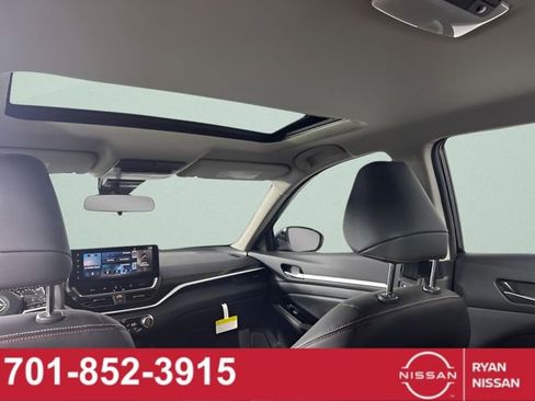 New 2025 Nissan Altima 2.5 SR w/ SR Premium Package image 30