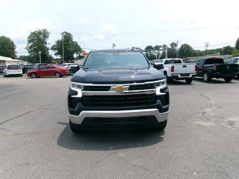 Used 2024 Chevrolet Silverado 1500 LT AWD/4WD image 3