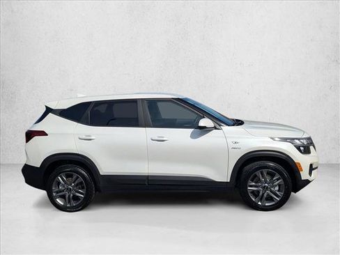 Used 2022 Kia Seltos LX image 4