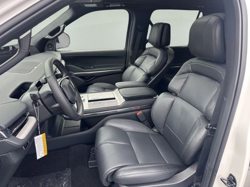 New 2026 Lincoln Navigator Reserve w/ Jet Appearance Package AWD/4WD image 9