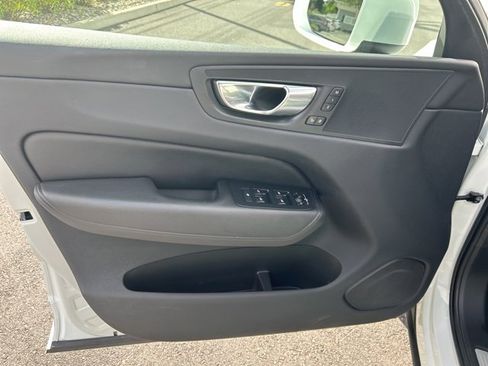 Certified 2022 Volvo XC60 B5 Momentum w/ Climate Package image 17