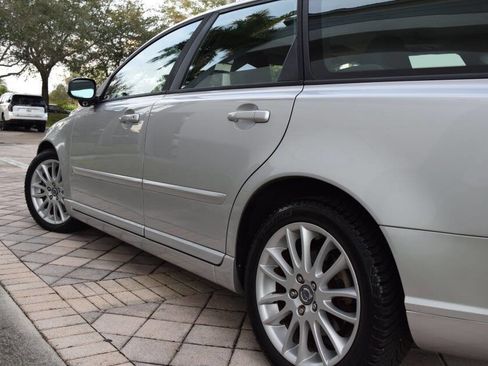 Used 2011 Volvo V50 T5 image 27