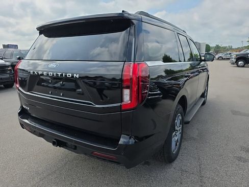Certified 2025 Ford Expedition Active AWD/4WD image 2