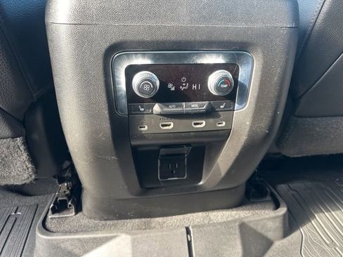 Used 2022 GMC Yukon XL Denali w/ Denali Ultimate Package image 21