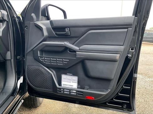 Used 2025 Toyota Tacoma SR5 image 22