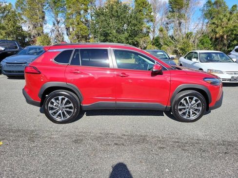 Used 2023 Toyota Corolla Cross XLE image 9