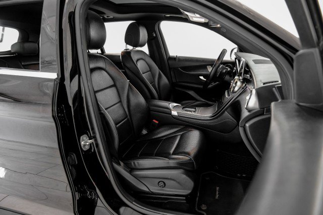 Used 2020 Mercedes-Benz GLC 300 image 35