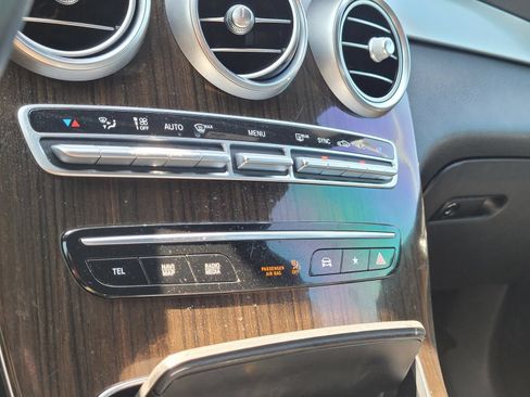 Used 2020 Mercedes-Benz GLC 300 image 27