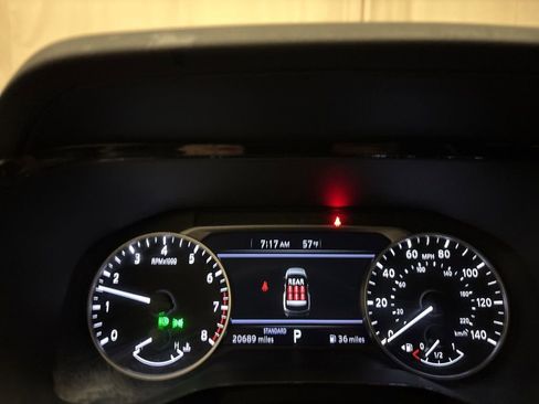 Used 2025 Nissan Pathfinder SV image 13