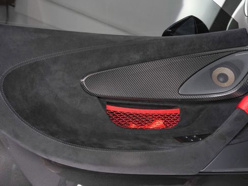 Used 2020 McLaren 620R image 49