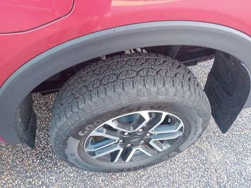 Used 2025 Ford Ranger Lariat w/ FX4 Off-Road Package image 11