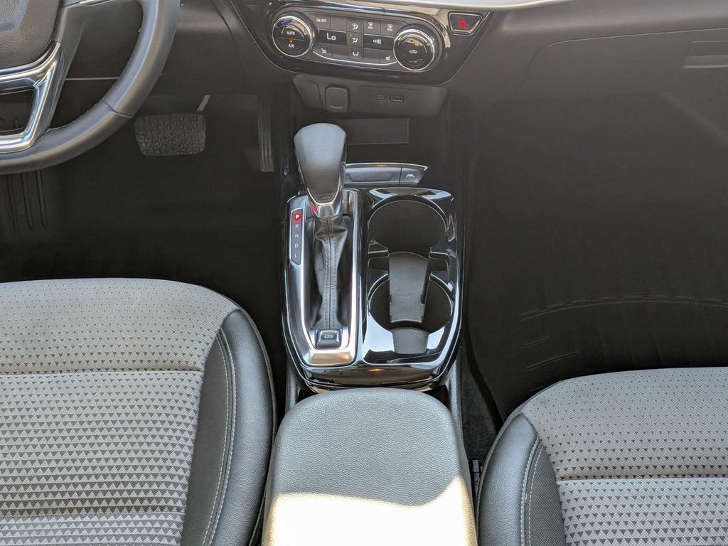 Used 2025 Chevrolet Trax LT w/ Driver Confidence Package FWD image 19