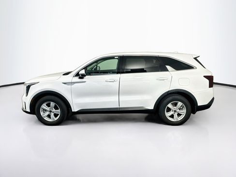Used 2025 Kia Sorento LX FWD image 4