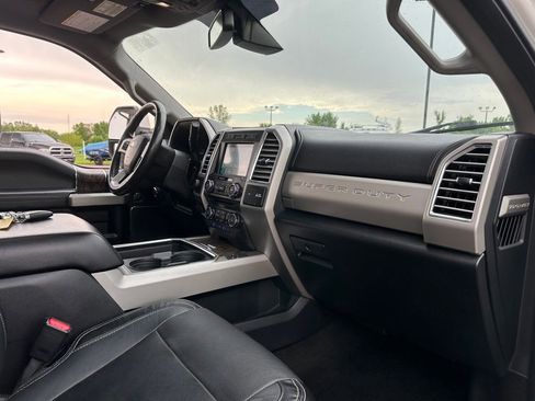 Used 2017 Ford F250 Lariat w/ Lariat Ultimate Package AWD/4WD image 29