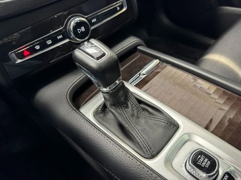 Used 2018 Volvo XC90 T5 Momentum w/ Convenience Package image 30