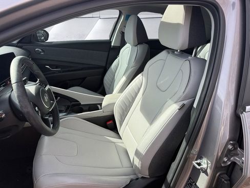 Used 2024 Hyundai Elantra Limited image 8