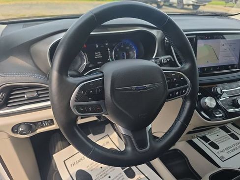 Used 2021 Chrysler Pacifica Touring-L FWD image 14