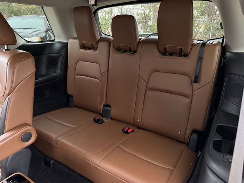 Used 2023 Nissan Pathfinder Platinum image 25