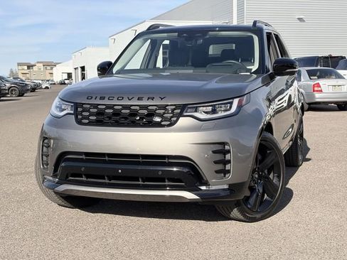 Used 2025 Land Rover Discovery Dynamic SE image 3