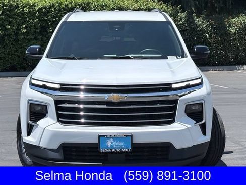 Used 2024 Chevrolet Traverse LT AWD/4WD image 3