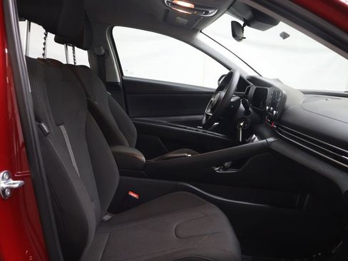 Used 2024 Hyundai Elantra SE image 9