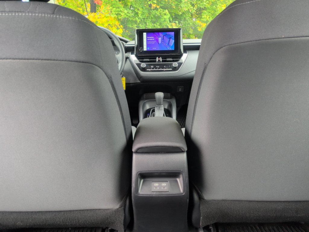 Used 2024 Toyota Corolla LE FWD image 30
