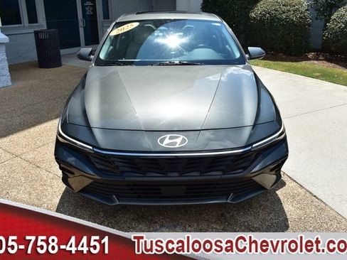 Used 2025 Hyundai Elantra Limited FWD image 4
