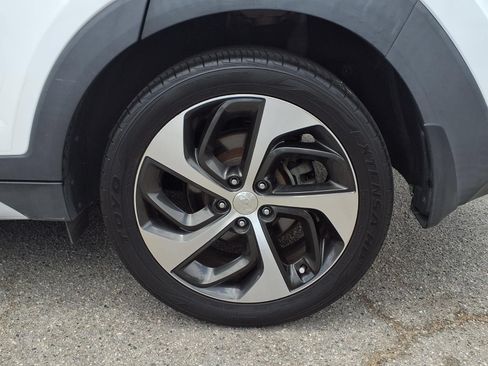 Used 2017 Hyundai Tucson Sport FWD image 4