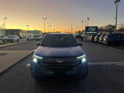 Used 2025 Subaru Forester Premium image 9