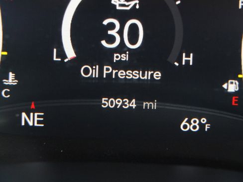Used 2023 Chrysler Pacifica Touring-L FWD image 24