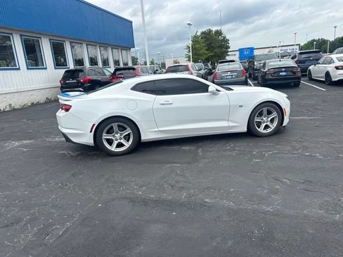 Used 2022 Chevrolet Camaro LT RWD image 9