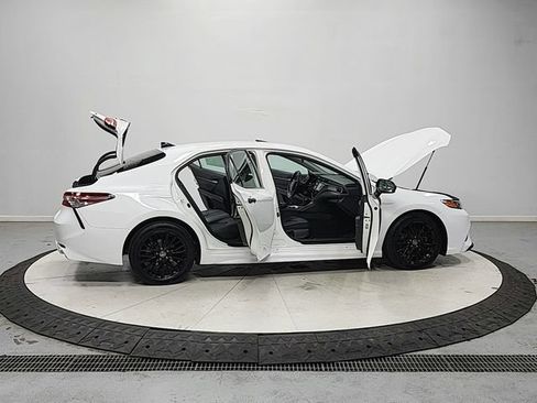 Used 2020 Toyota Camry SE FWD image 16