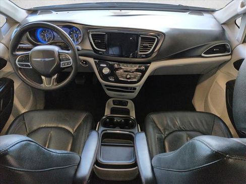 Used 2020 Chrysler Pacifica Touring-L w/ Advanced Safetytec Group image 17