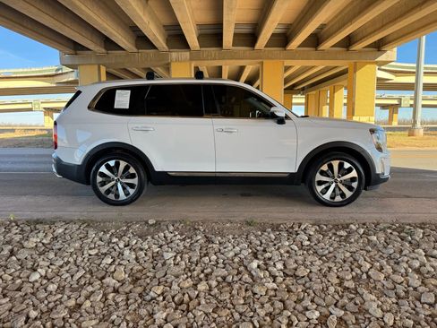 Used 2022 Kia Telluride EX w/ EX Premium Package image 2