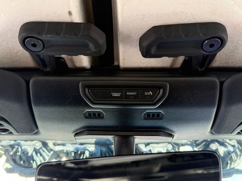 Used 2022 Jeep Gladiator Rubicon w/ Cold Weather Group image 34