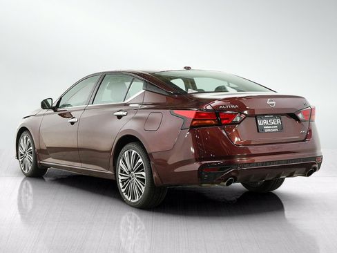 Used 2024 Nissan Altima 2.5 SL AWD/4WD image 3