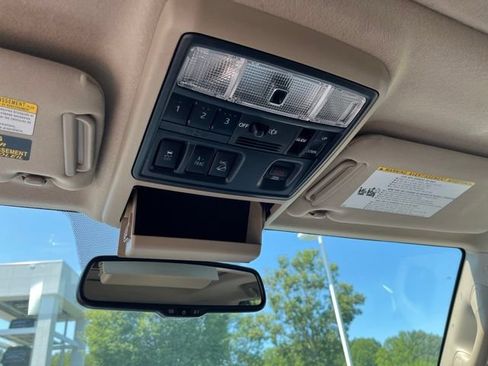 Used 2017 Toyota 4Runner Limited AWD/4WD image 33
