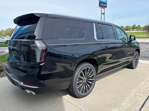 New 2026 Chevrolet Suburban High Country AWD/4WD image 3