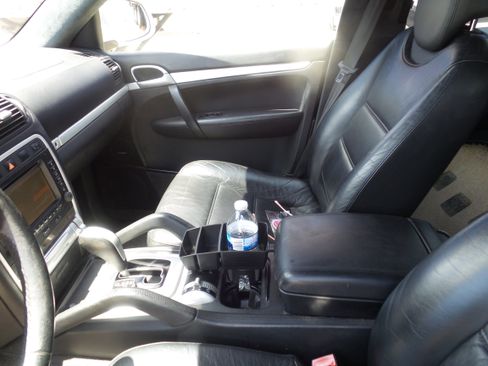 Used 2004 Porsche Cayenne Turbo image 14