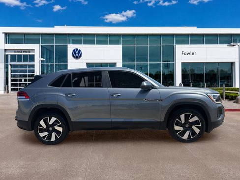 Used 2024 Volkswagen Atlas Cross Sport SE AWD/4WD image 4