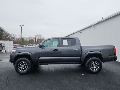 Used 2019 Toyota Tacoma SR image 2
