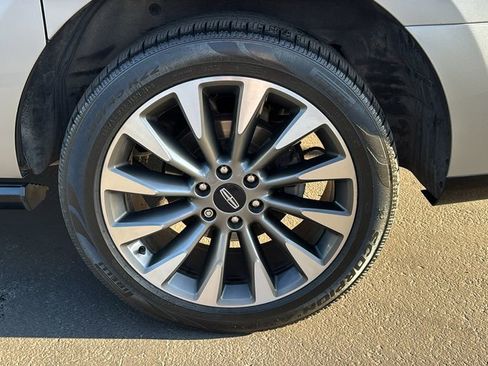 Used 2021 Lincoln Navigator L Reserve w/ Luxury Package AWD/4WD image 9