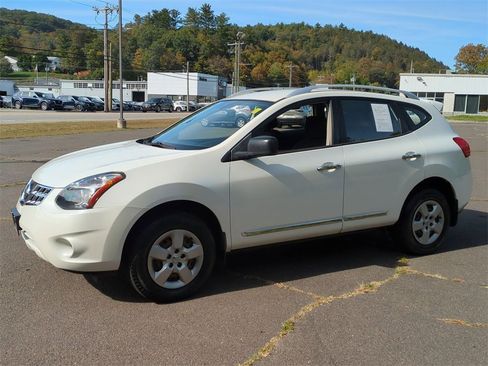 Used 2014 Nissan Rogue S w/ Convenience Package image 2