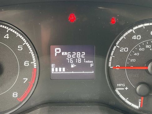 Used 2019 Subaru Crosstrek 2.0i Premium w/ Moonroof Package AWD/4WD image 38