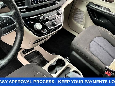 Used 2020 Chrysler Voyager LX FWD image 21